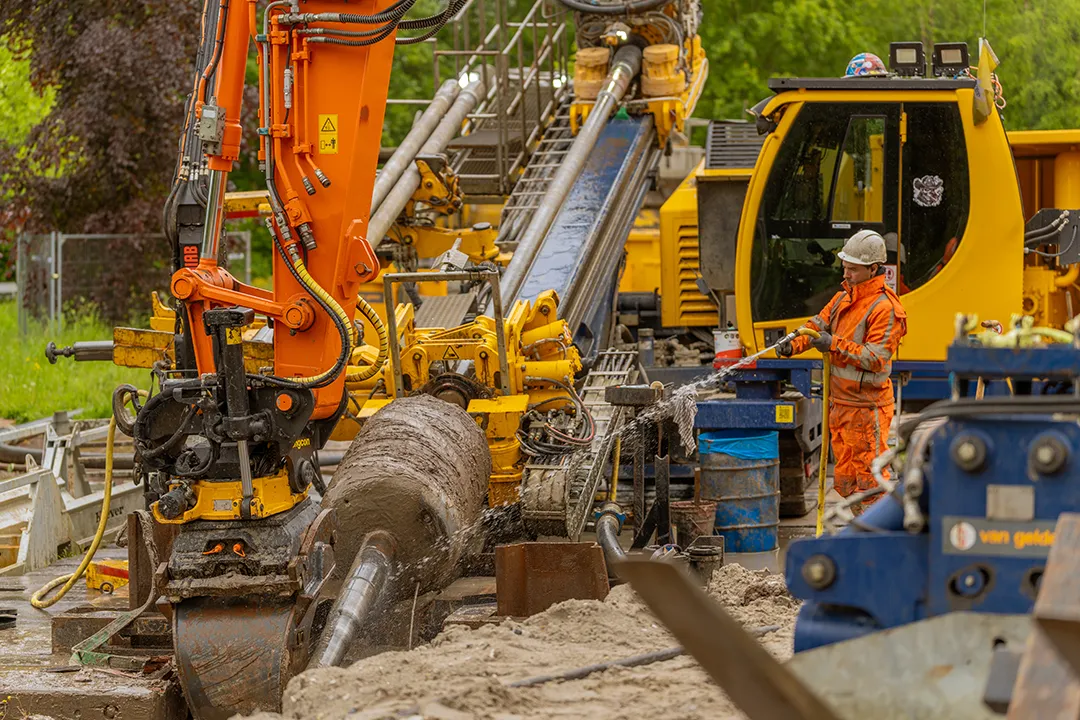 Bedrijfsfotografie van infrastructuurwerkzaamheden aan een gestuurde boring in Zwolle.