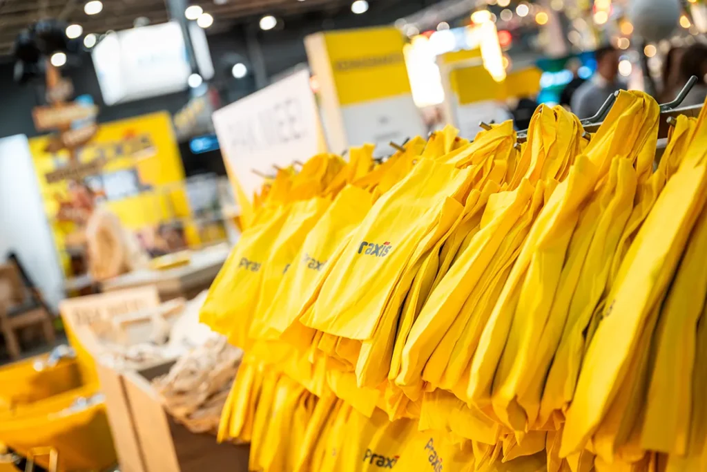 Registratiebalie met welkomsttasjes tijdens een zakelijk evenement in Zwolle